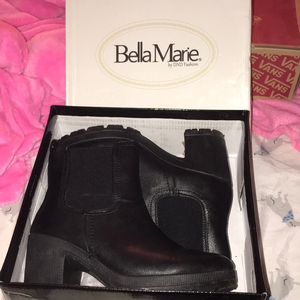 Cute black old school heel boots